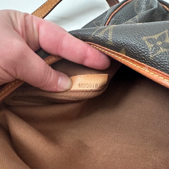 Louis Vuitton Monogram Saumur MM (30) - Picture 13 of 16